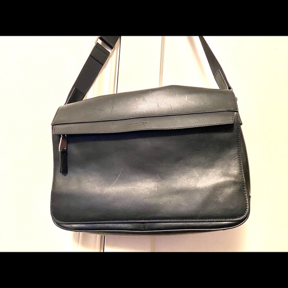 Michael Kors Messanger/Laptop Shoulder Bag - Picture 7 of 9